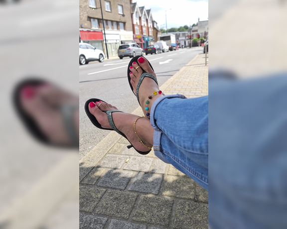 FeetBySherri aka feetbysherri OnlyFans - On the High Street