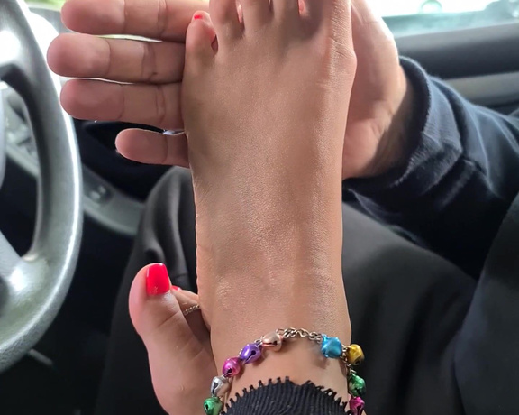 FeetBySherri aka feetbysherri OnlyFans - A sensual foot massage from a lovely friend