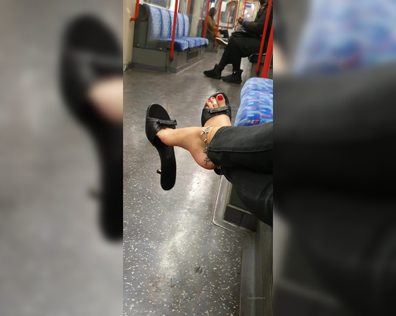 FeetBySherri aka feetbysherri OnlyFans - Central Line