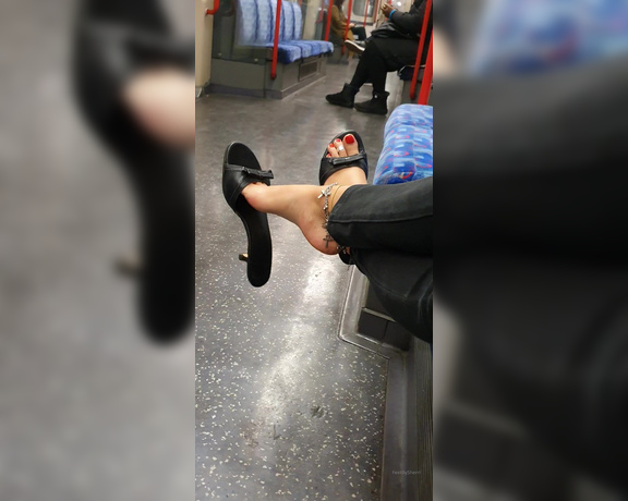 FeetBySherri aka feetbysherri OnlyFans - Central Line