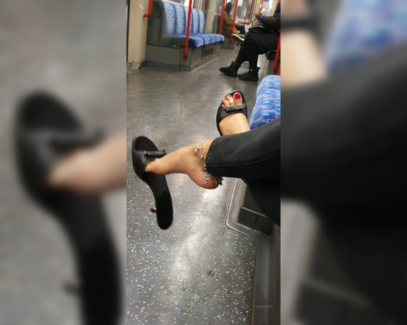 FeetBySherri aka feetbysherri OnlyFans - Central Line