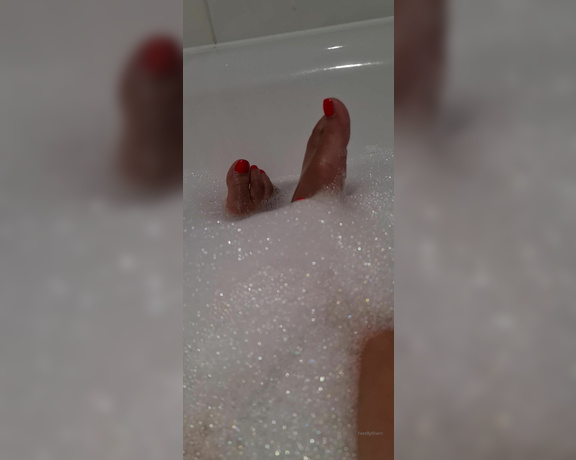 FeetBySherri aka feetbysherri OnlyFans - Hmmm enjoying a sensual bath