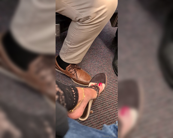 FeetBySherri aka feetbysherri OnlyFans - The guy was staring at my feet