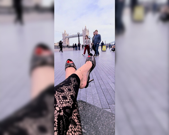 FeetBySherri aka feetbysherri OnlyFans - Admiring one of Londons iconic landmarks