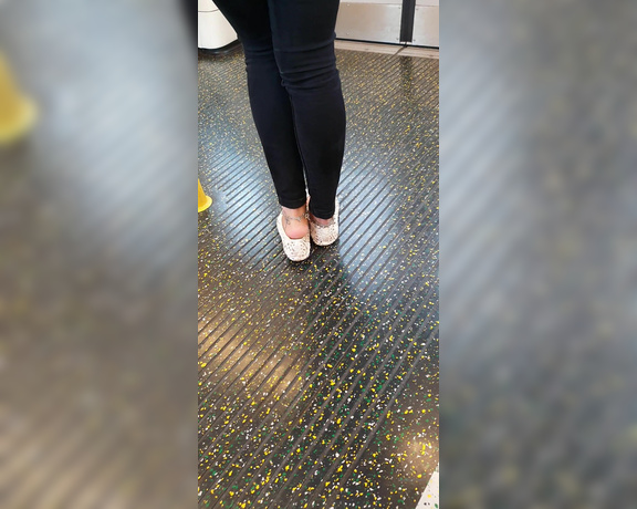 FeetBySherri aka feetbysherri OnlyFans - Netty flats on the London Underground