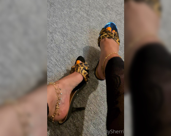 FeetBySherri aka feetbysherri OnlyFans - I these Guess mules