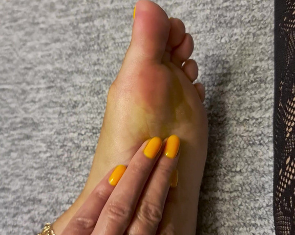 FeetBySherri aka feetbysherri OnlyFans - Feet + lotion