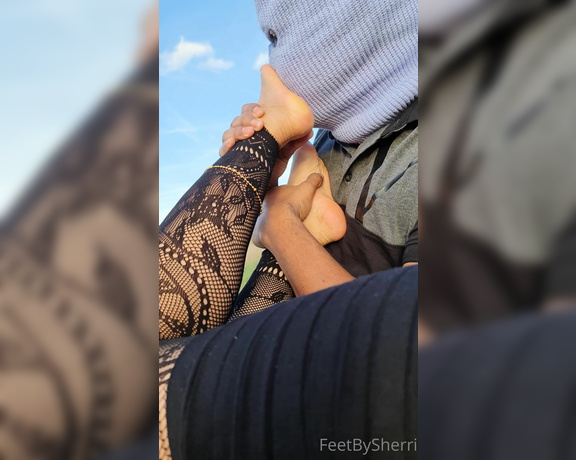 FeetBySherri aka feetbysherri OnlyFans - Foot worship in nature! Nice vibes