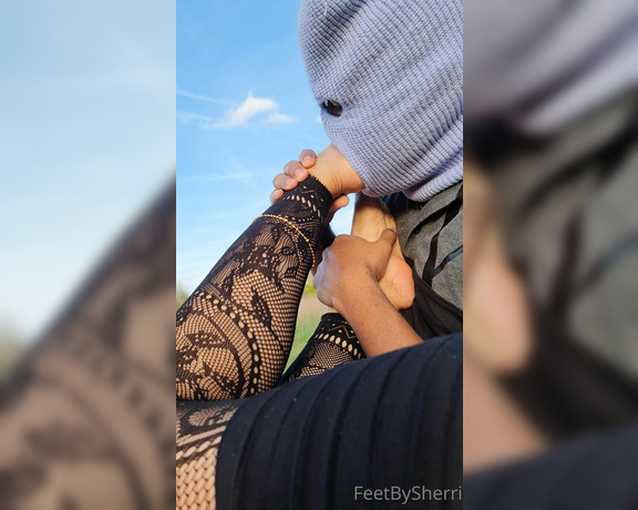 FeetBySherri aka feetbysherri OnlyFans - Foot worship in nature! Nice vibes