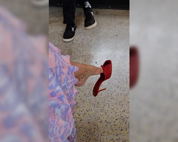 FeetBySherri aka feetbysherri OnlyFans - Dangle and drop on the train