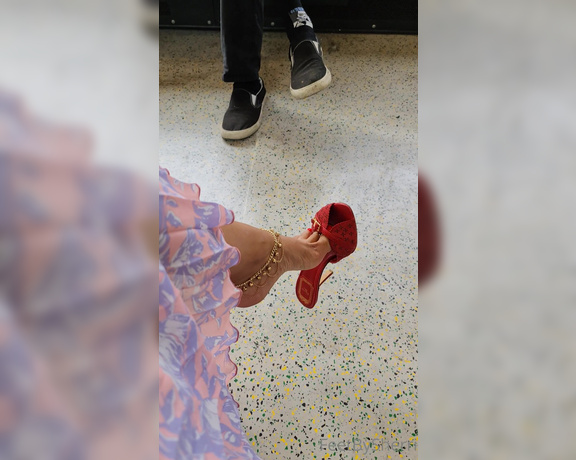 FeetBySherri aka feetbysherri OnlyFans - Dangle and drop on the train