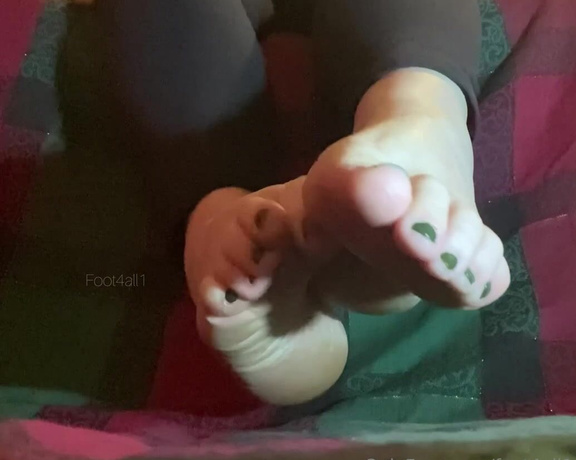 Goddess Ashley aka foot4all1 OnlyFans - Day 8 of Christmas! How’s the view down there