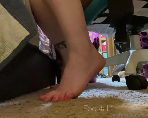 Goddess Ashley aka foot4all1 OnlyFans - V day 3 Domestic Goddess” Worship! Sit at my feet while I fold the laundry!