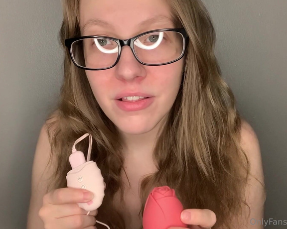 Jennaize aka jennaize OnlyFans - ANOTHER toy! Can you believe it This one is so cute! Its a flower!