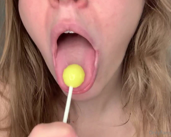 Jennaize aka jennaize OnlyFans - Lollipop lickingsucking and counting down from 15