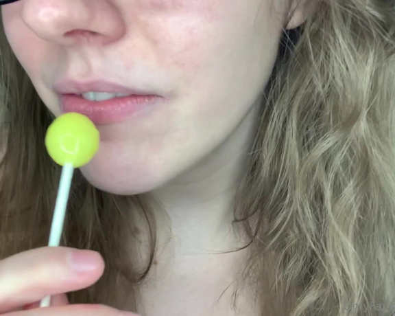 Jennaize aka jennaize OnlyFans - Lollipop lickingsucking and counting down from 15