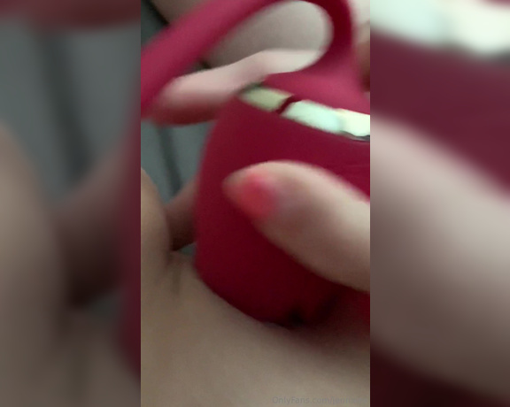 Jennaize aka jennaize OnlyFans - Using the new rose toy! With some help! )