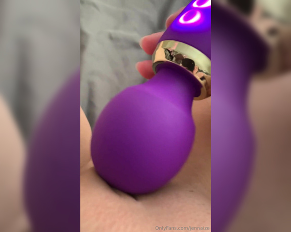 Jennaize aka jennaize OnlyFans - Using the new vibrator toy!