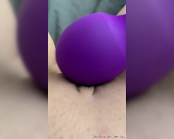 Jennaize aka jennaize OnlyFans - Using the new vibrator toy!