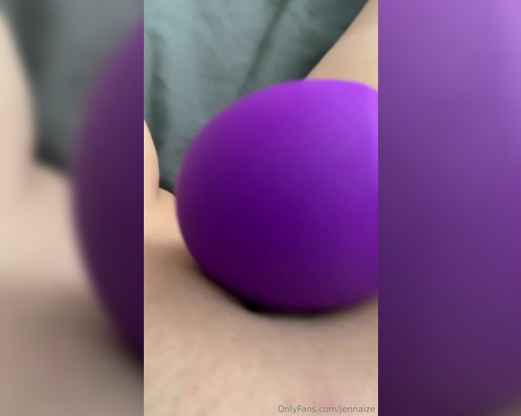 Jennaize aka jennaize OnlyFans - Using the new vibrator toy!