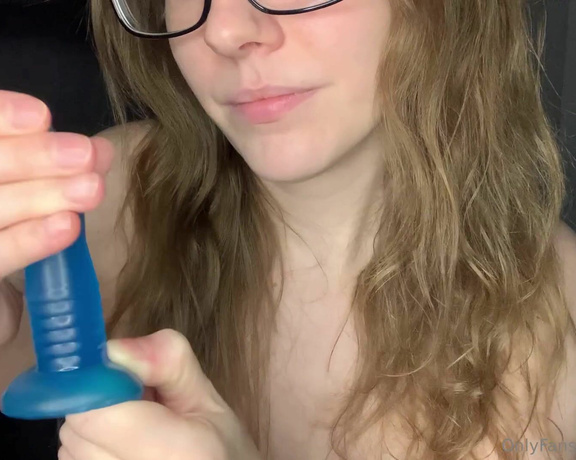 Jennaize aka jennaize OnlyFans - Stroking a blue dildo