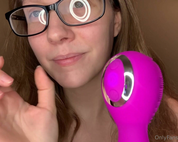 Jennaize aka jennaize OnlyFans - Two new toys! My spicy toy collection has grown so much recently!