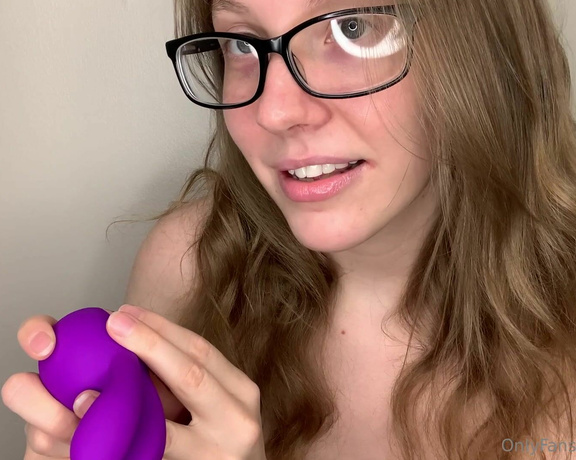 Jennaize aka jennaize OnlyFans - Guess what I got Another new toy!