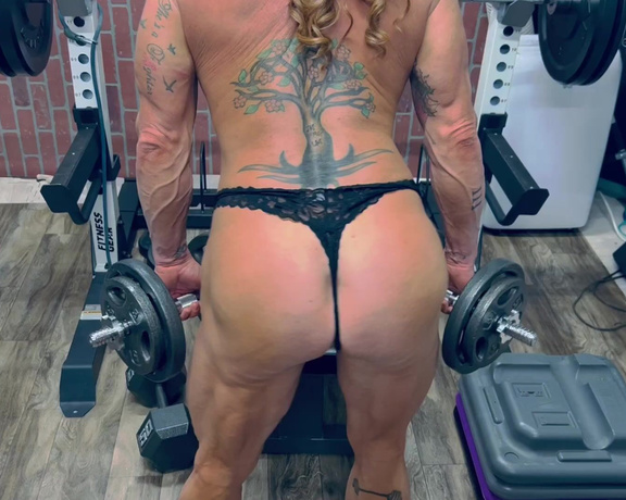 Kandy Legs aka kandylegsxxx OnlyFans - Cum do my Saturday workout with