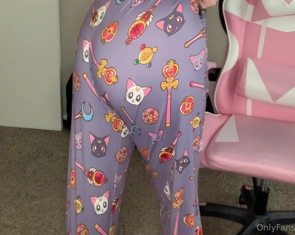 Jennaize aka jennaize OnlyFans - One of my sweet subscribers sent me these super cute Sailor Moon pajama pants! Heres