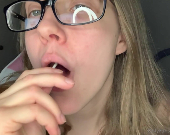 Jennaize aka jennaize OnlyFans - Counting down from 30 for you joi while licking a lollipop