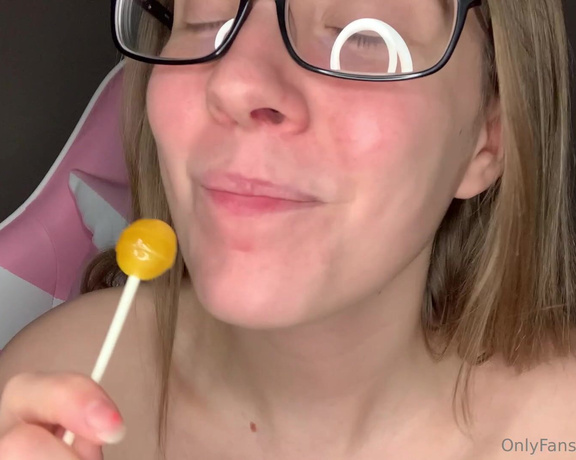 Jennaize aka jennaize OnlyFans - Lollipop licks and a count down from 25