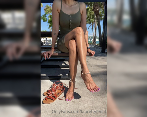 Laprettyfeet4 aka laprettyfeet4 OnlyFans - 5 minutes video for my veiny lovers