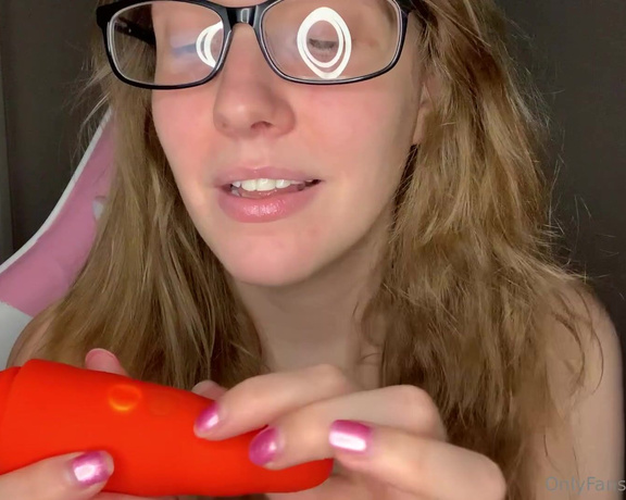 Jennaize aka jennaize OnlyFans - A carrot vibrator!