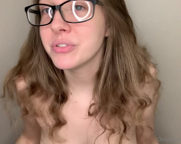 Jennaize aka jennaize OnlyFans - Gum chewing and bubble blowing and touching myself