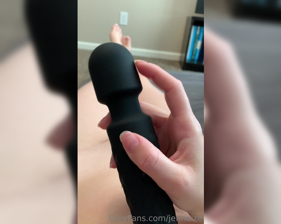 Jennaize aka jennaize OnlyFans - Using the new toy i showed you guys yesterday and wow