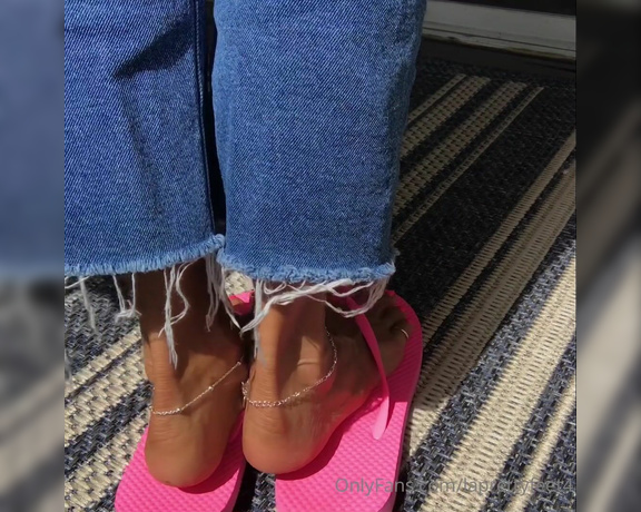 Laprettyfeet4 aka laprettyfeet4 OnlyFans - Summer 2020 tan feet, neon pink toes)
