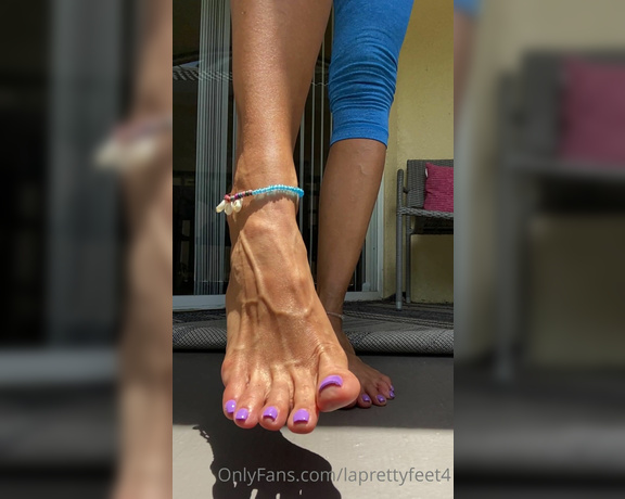 Laprettyfeet4 aka laprettyfeet4 OnlyFans - Purple toes, veins spreading toes