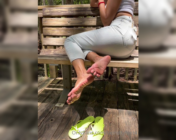 Laprettyfeet4 aka laprettyfeet4 OnlyFans - Nature soles and toes