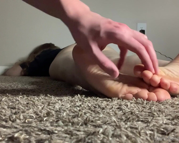 Jennaize aka jennaize OnlyFans - Feet tickling with a nice booty view