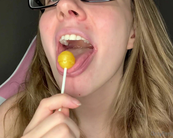 Jennaize aka jennaize OnlyFans - Lollipop licks and counting down from 90 for you