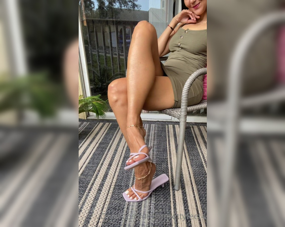 Laprettyfeet4 aka laprettyfeet4 OnlyFans - Sunday chilling!!