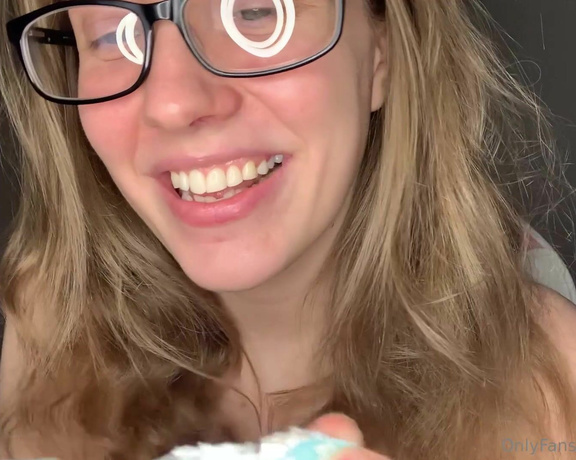 Jennaize aka jennaize OnlyFans - Helping you put a condom on roleplay