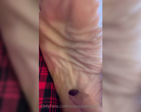 Sole Queen aka solequeensworld OnlyFans - NAKED FEET ALERT LOL Day 8 of recovery and I was able to remove my gel