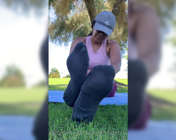 Sole Queen aka solequeensworld OnlyFans - Happy Friday babes!! Another park workout and post stretch shoesock removal for you today My feet were