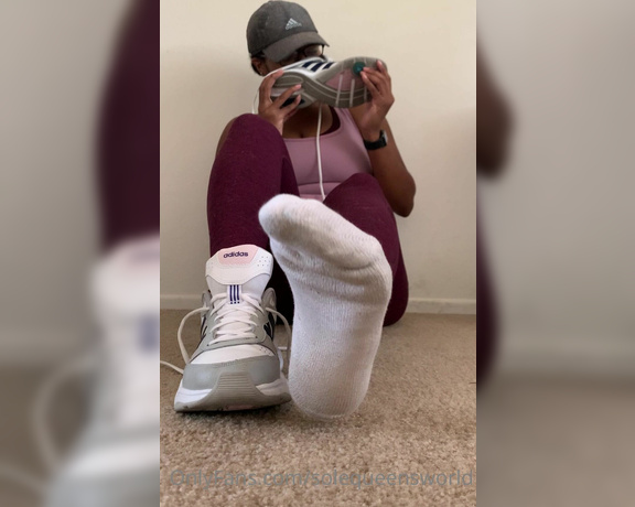 Sole Queen aka solequeensworld OnlyFans - Post workout shoesock removal JOItap