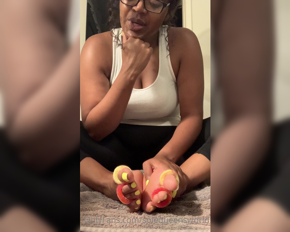 Sole Queen aka solequeensworld OnlyFans - Peach rings around my yellow toeswatch me eat them off also, it’s hard to take