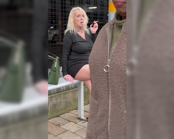 Torryy aka torryy OnlyFans - Smoke break at the station