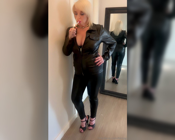 Torryy aka torryy OnlyFans - I love smoking in my leathers