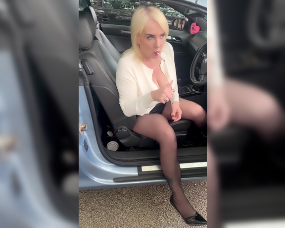 Torryy aka torryy OnlyFans - Car park smoker