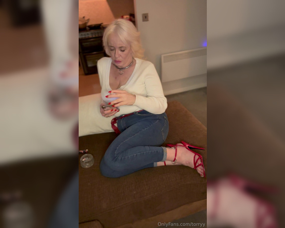 Torryy aka torryy OnlyFans - Relaxing with a cigarette